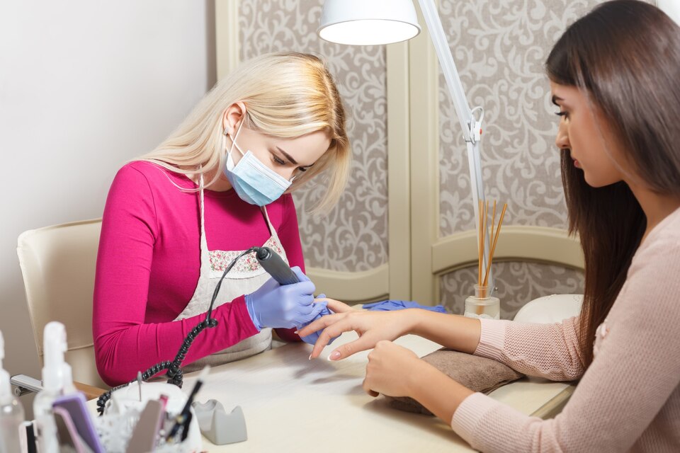 Eskifoça Manikürcü